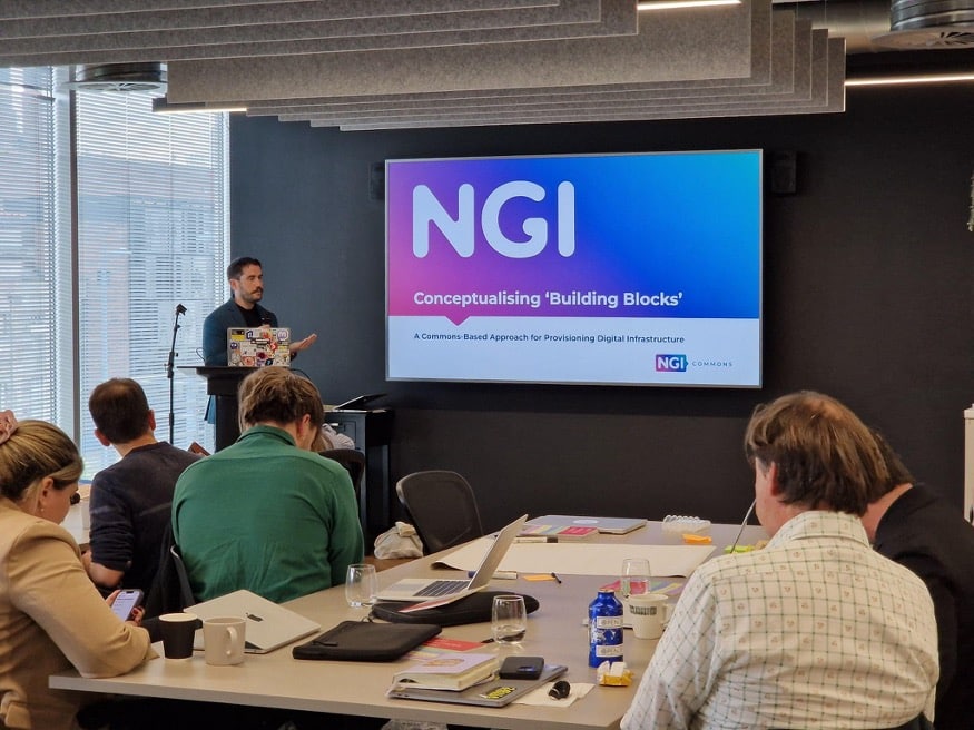 Nicholas Gates présente NGI Commons lors de l’atelier 2025 de la DCPC à Liverpool