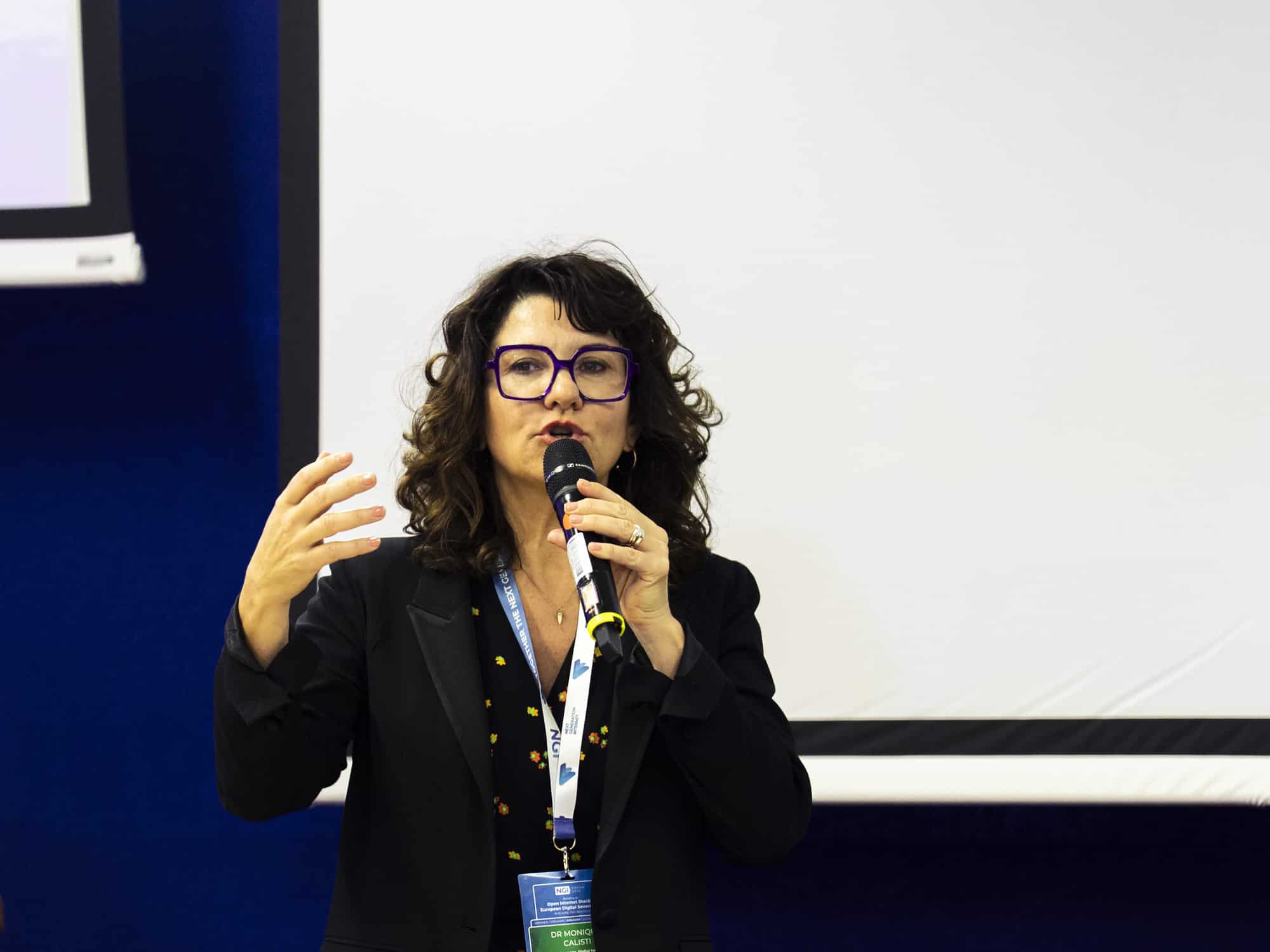 Monique Calisti présente la session NGI Commons sur le thème "Commons numériques: Outils pour renforcer la souveraineté numérique»